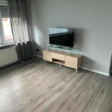 Gemuetliche Mit 1 Schlafzimmer, Wohnzimmer Mit Schlafcouch & Voll Ausgestattete Kueche *