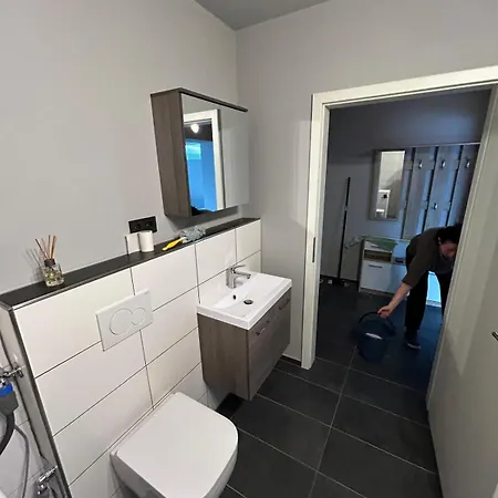 Gemuetliche Mit 1 Schlafzimmer, Wohnzimmer Mit Schlafcouch & Voll Ausgestattete Kueche Appartement