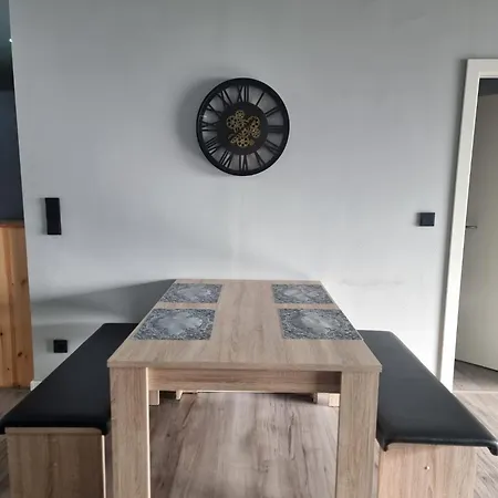 Gemuetliche Mit 1 Schlafzimmer, Wohnzimmer Mit Schlafcouch & Voll Ausgestattete Kueche Daire *