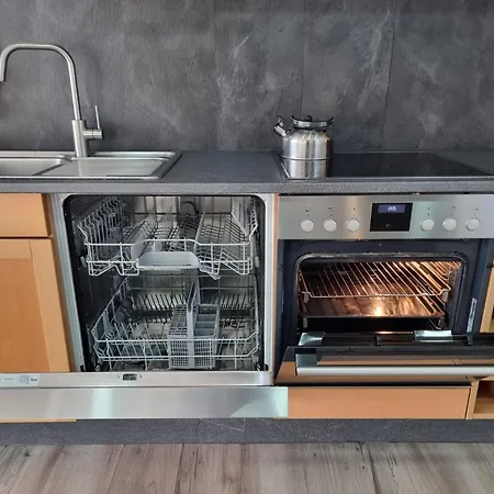 Gemuetliche Mit 1 Schlafzimmer, Wohnzimmer Mit Schlafcouch & Voll Ausgestattete Kueche Appartement