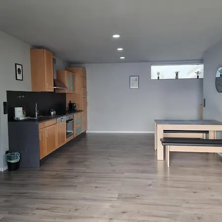 Gemuetliche Mit 1 Schlafzimmer, Wohnzimmer Mit Schlafcouch & Voll Ausgestattete Kueche Daire *