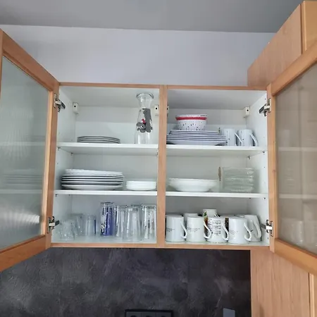 Daire Gemuetliche Mit 1 Schlafzimmer, Wohnzimmer Mit Schlafcouch & Voll Ausgestattete Kueche *