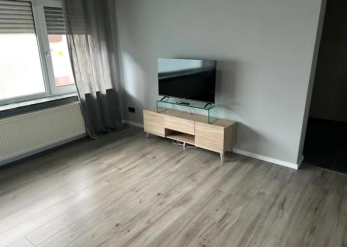 Gemuetliche Mit 1 Schlafzimmer, Wohnzimmer Mit Schlafcouch & Voll Ausgestattete Kueche *