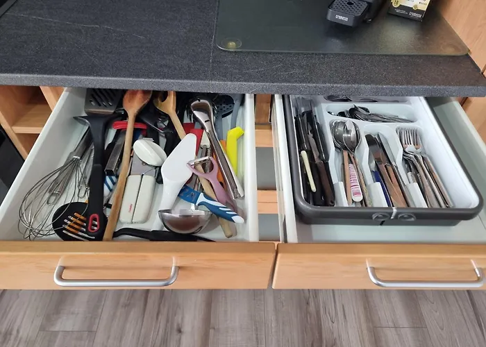 Gemuetliche Mit 1 Schlafzimmer, Wohnzimmer Mit Schlafcouch & Voll Ausgestattete Kueche *